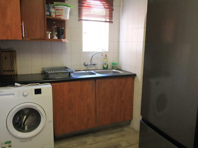 Charming 2 Bedroom Townhouse with a Garden - Photo 4