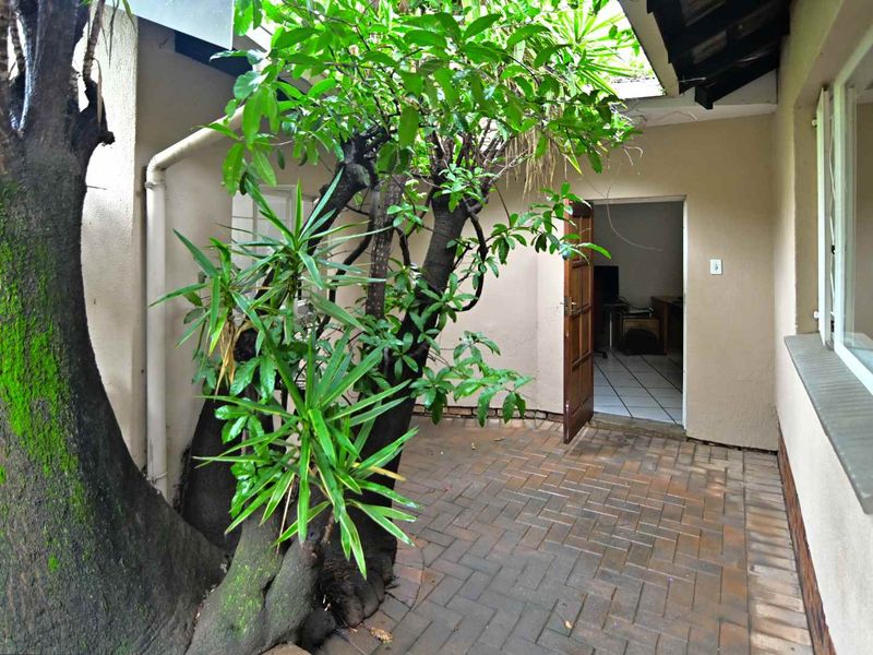 Beautiful Three Bedroom Family Home in Excellent Estate - Photo 6