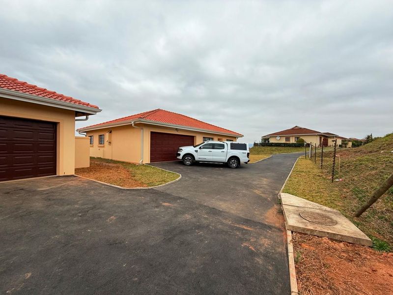 Move-In Ready 3-Bedroom Home with Enclosed Patio & Scenic Views in Eagle Ridge Estate, Howick. - Photo 4