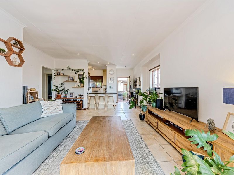 "Your perfect home contemporary, flair and garden retreat. - Photo 8