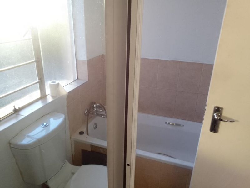 Apartment Flat for Rent in Park Square Klippoortjie Boksburg - Photo 8