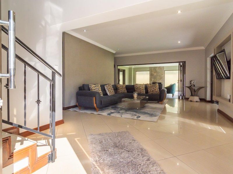 Family Home for Rent - Photo 5