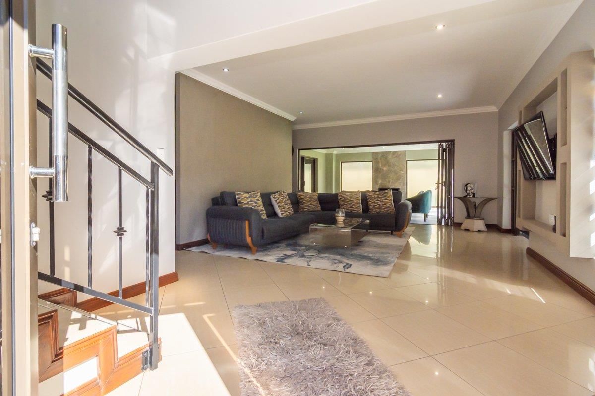 Family Home for Rent - Photo 5