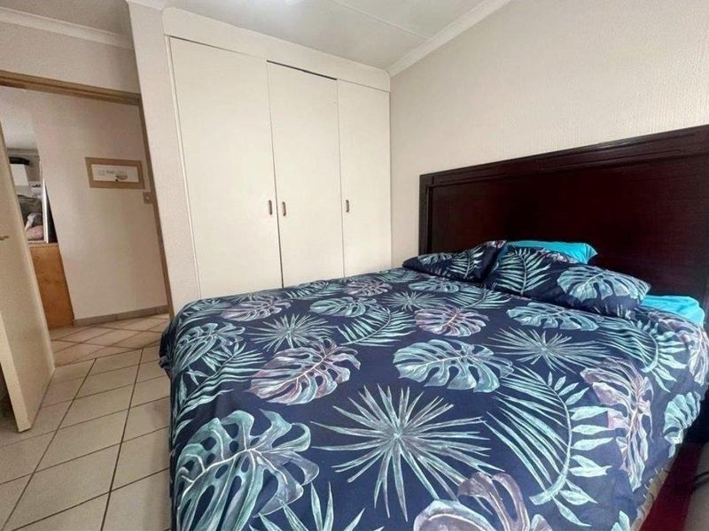 2 bedroom townhouse in Verwoedpark - Photo 9