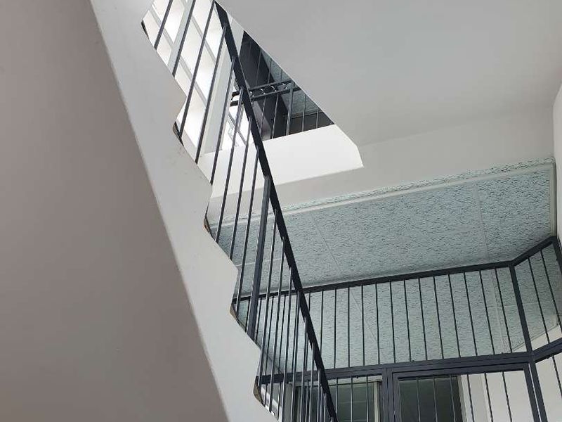Office block in Town Centre close to Amenities - Photo 2