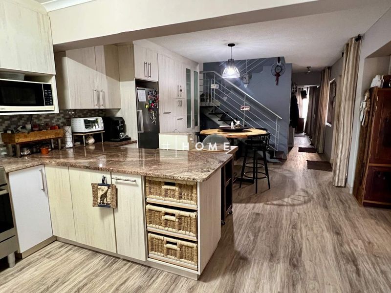 Townhouse for sale in Sports Village - Photo 5