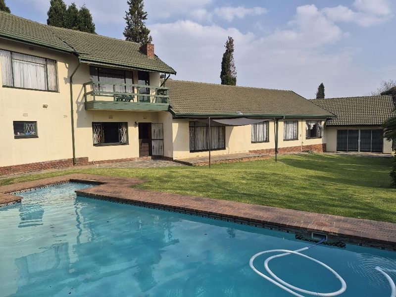 Spacious family home with flatlet in sought after Atlasville - Photo 2