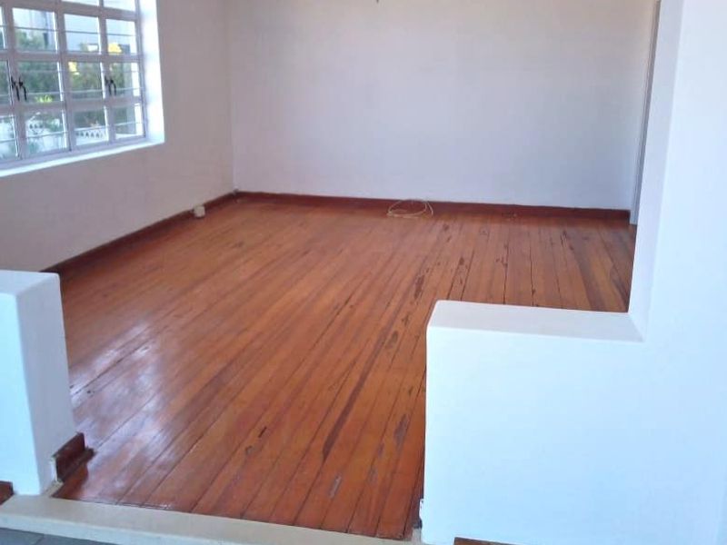 **Spacious Apartment with Stunning Views - R950,000** - Photo 4