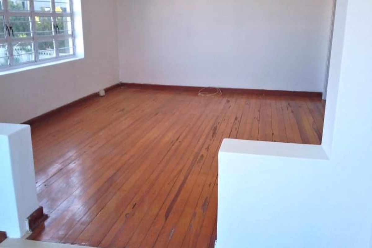 **Spacious Apartment with Stunning Views - R950,000** - Photo 4