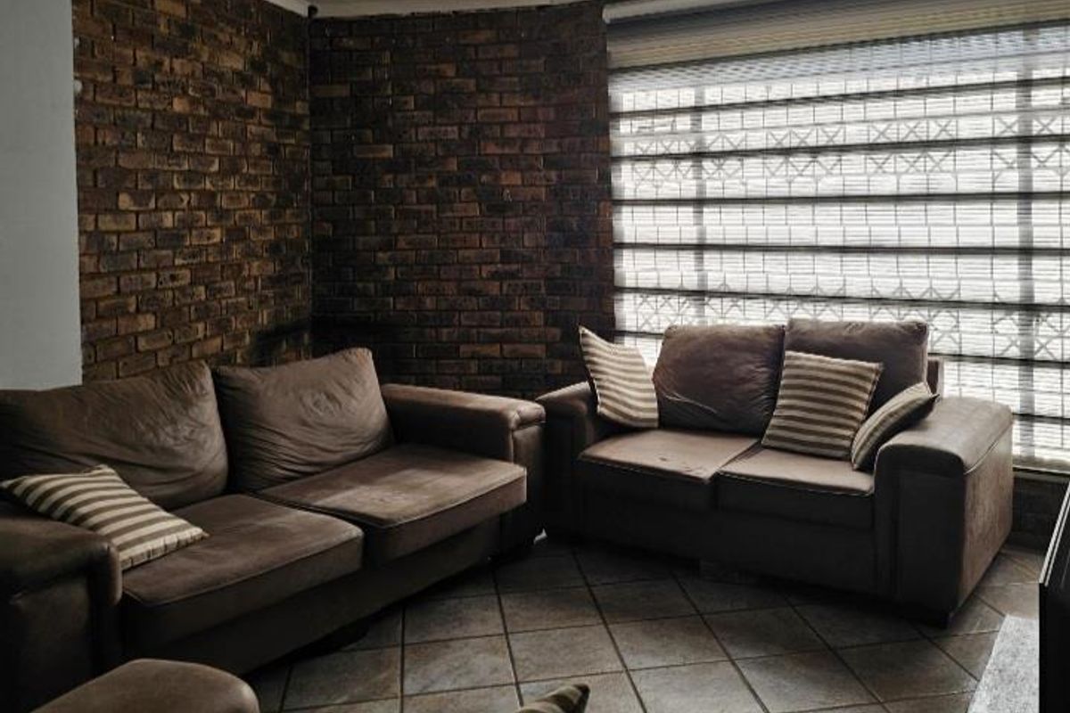 Enormous property for sale. - Photo 2