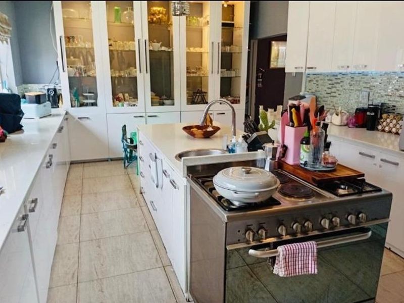 4 Bedroom House for Sale in Rewlatch Johannesburg - Photo 6