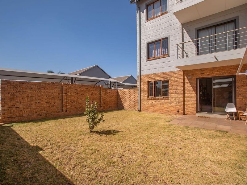 IMMACULATE GROUND FLOOR APARTMENT AVAILABLE TO RENT - Photo 3