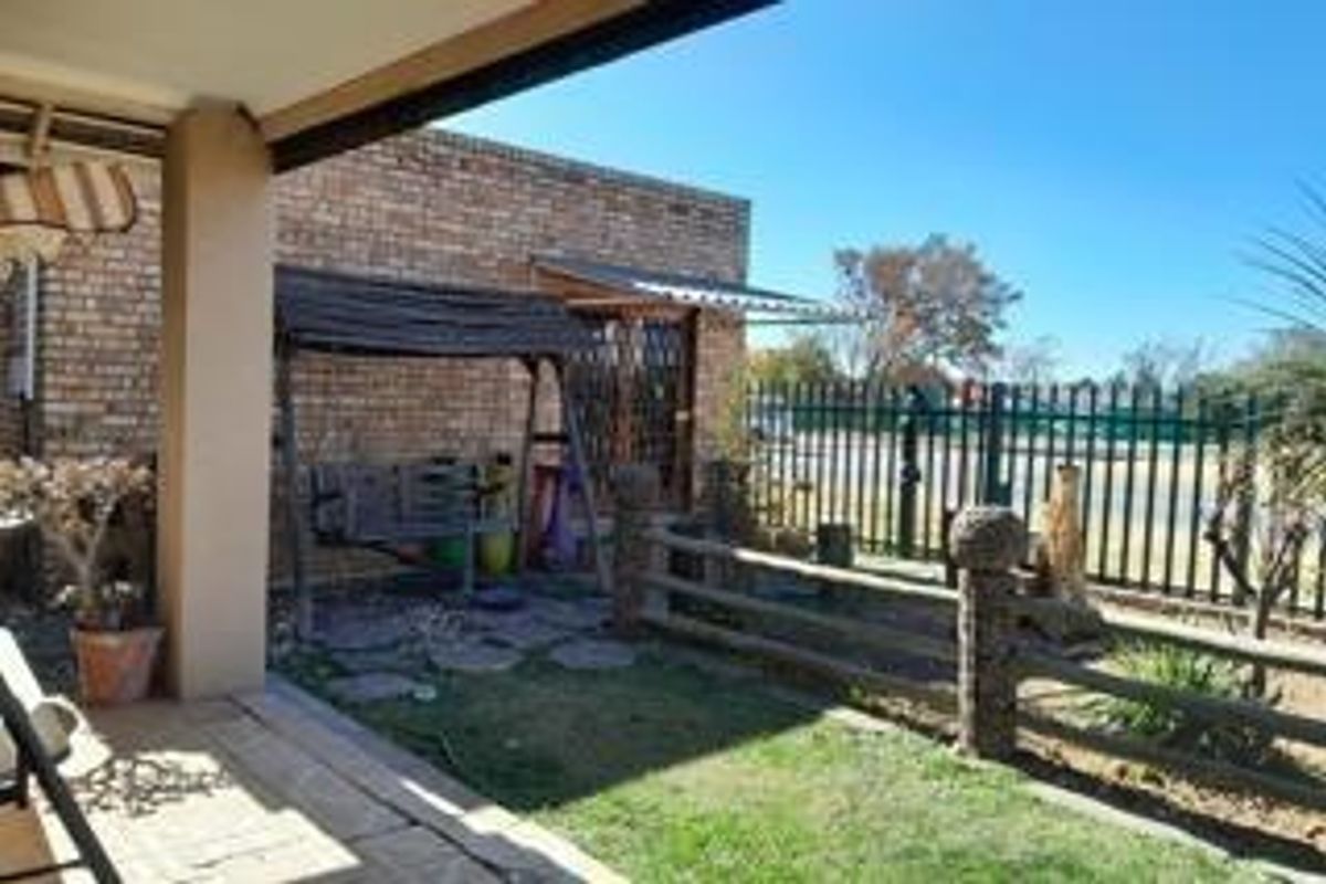 Prime Location Opposite Shopping Complex, Walk to School! - Photo 2