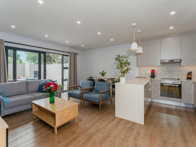 Modern Apartment With Expansive Covered Patio And Mountain View - Photo 6