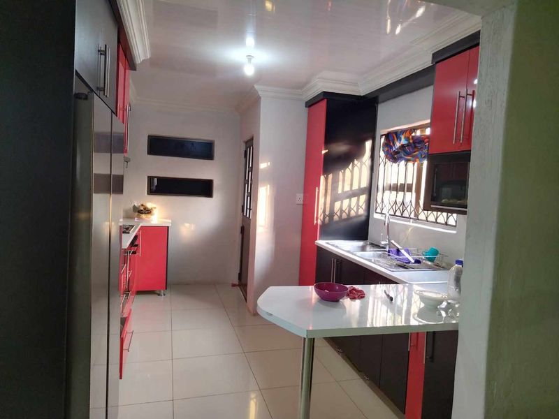 4 bedrooms house for sale in Soshanguve South - Photo 2