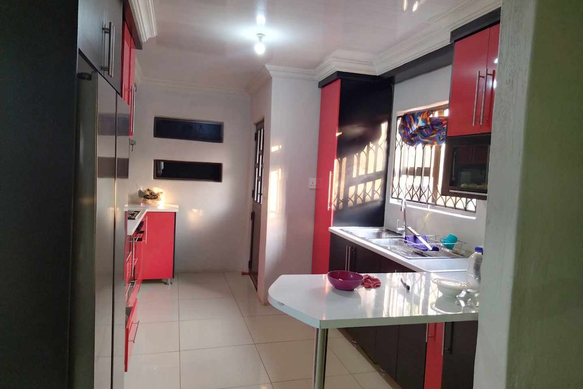 4 bedrooms house for sale in Soshanguve South - Photo 2