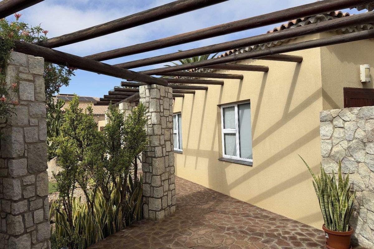 COZY 3 BEDROOM HOME FOR RENT, ROSSMUND,SWAKOPMUND - Photo 2