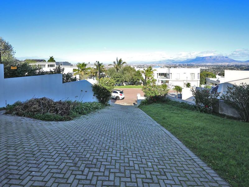 5 Bedroom residence with the grandest of views - Photo 6