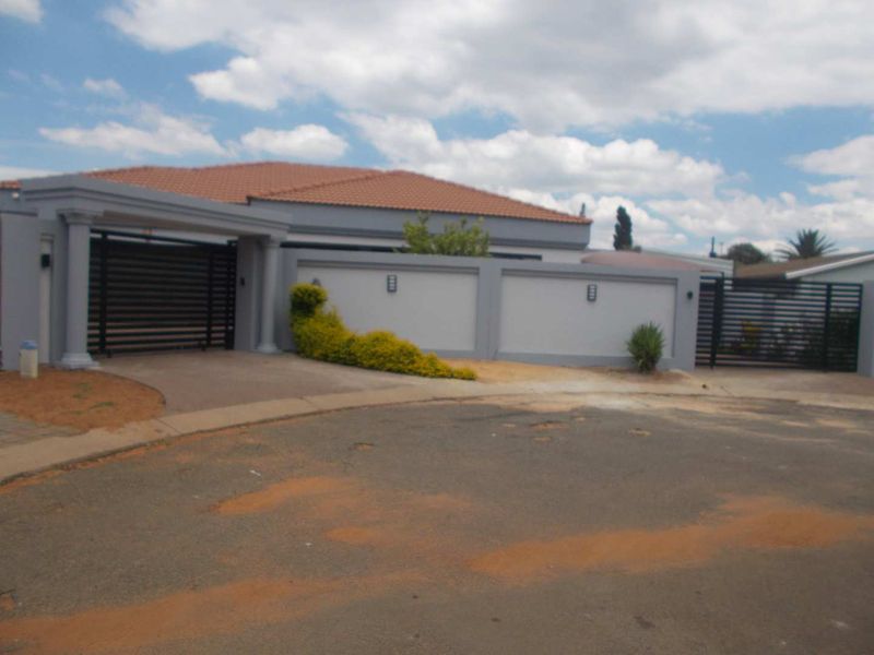 Immaculate property looking for a new owner. - Photo 3