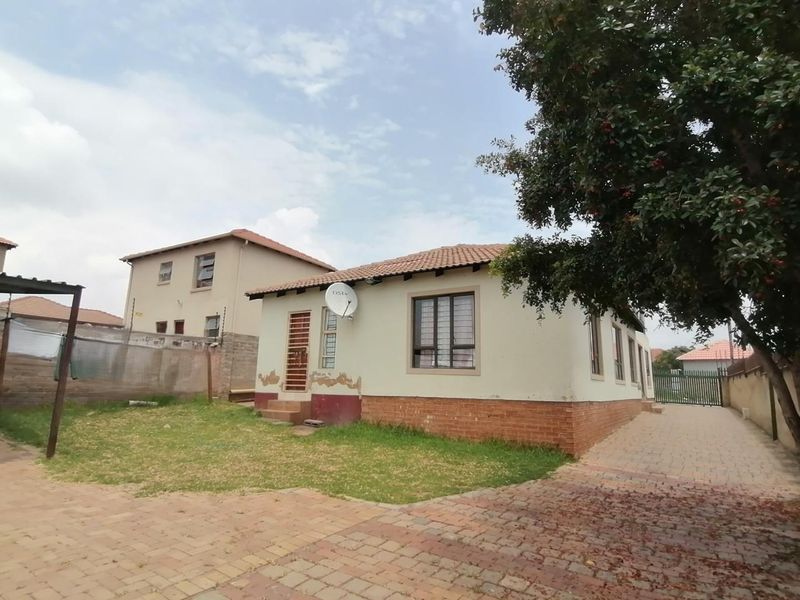 5 Bedroom House for Sale Cosmo City - Photo 3