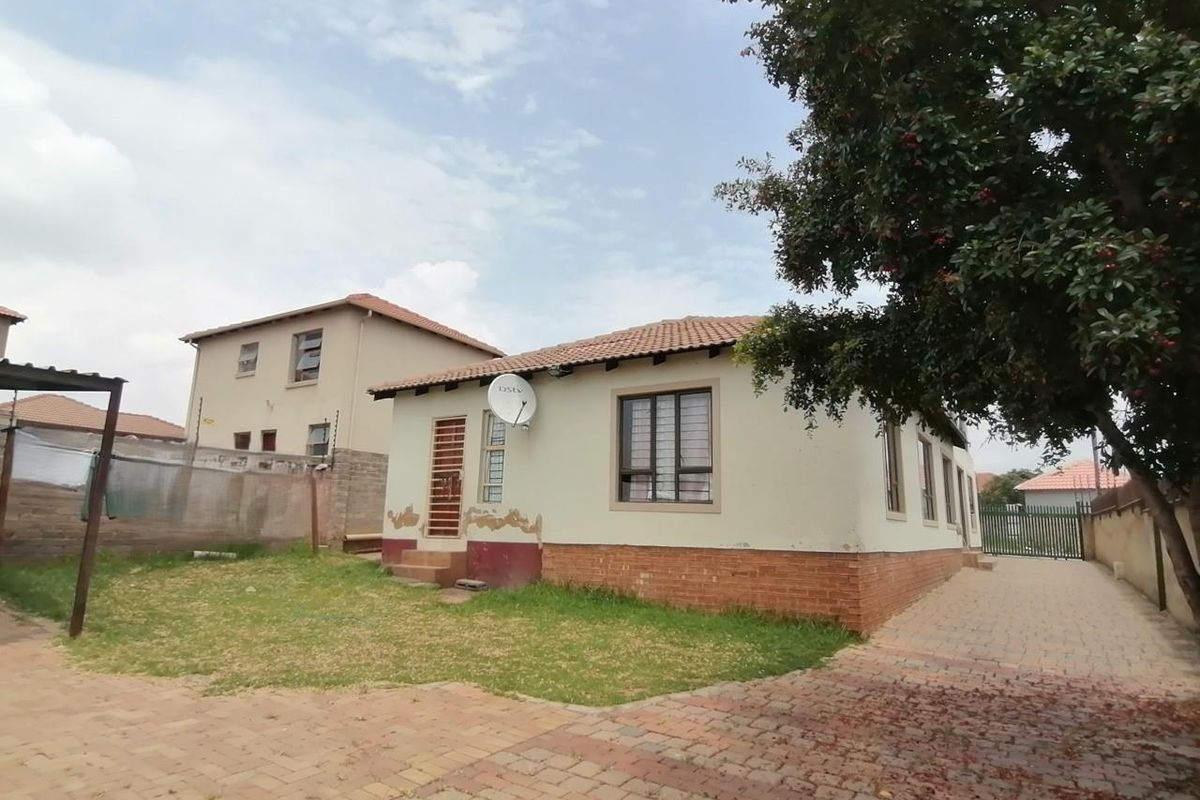 5 Bedroom House for Sale Cosmo City - Photo 3