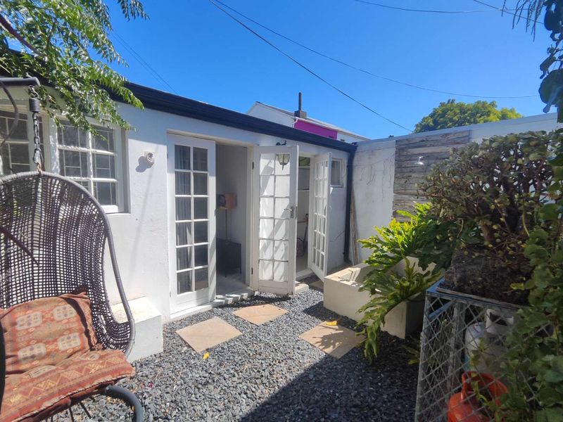 Charming 2 bedroomed home with seperate flatlet - Photo 2