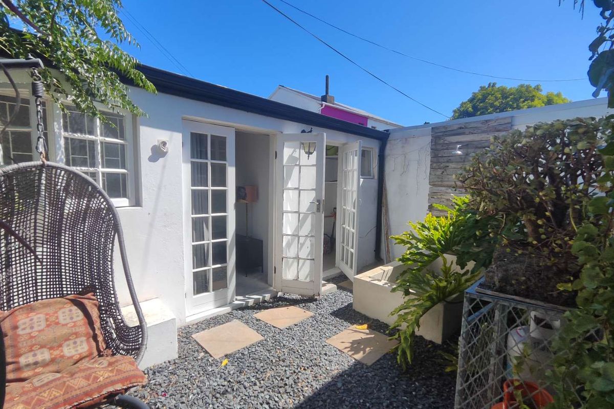 Charming 2 bedroomed home with seperate flatlet - Photo 2