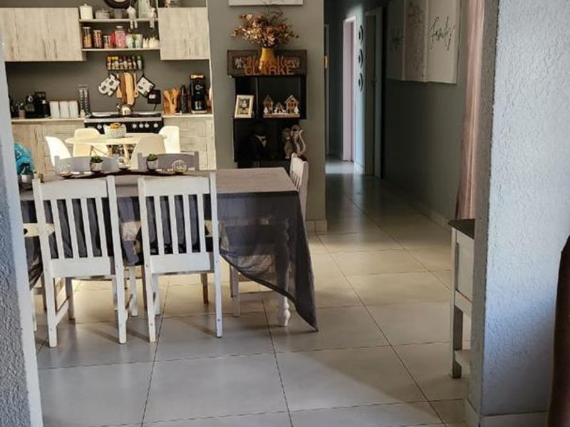 Modern family home in Carters Glen - Photo 6