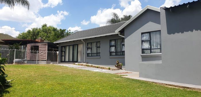 Property #2468568, House For Sale in Rooihuiskraal