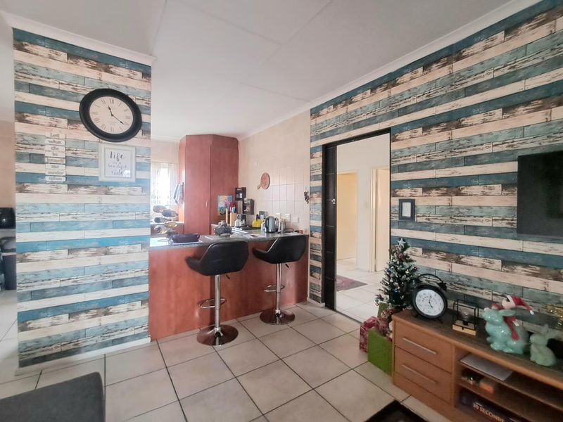 2 Bedroom Upstairs Unit for Sale in Meyersdal - Photo 5