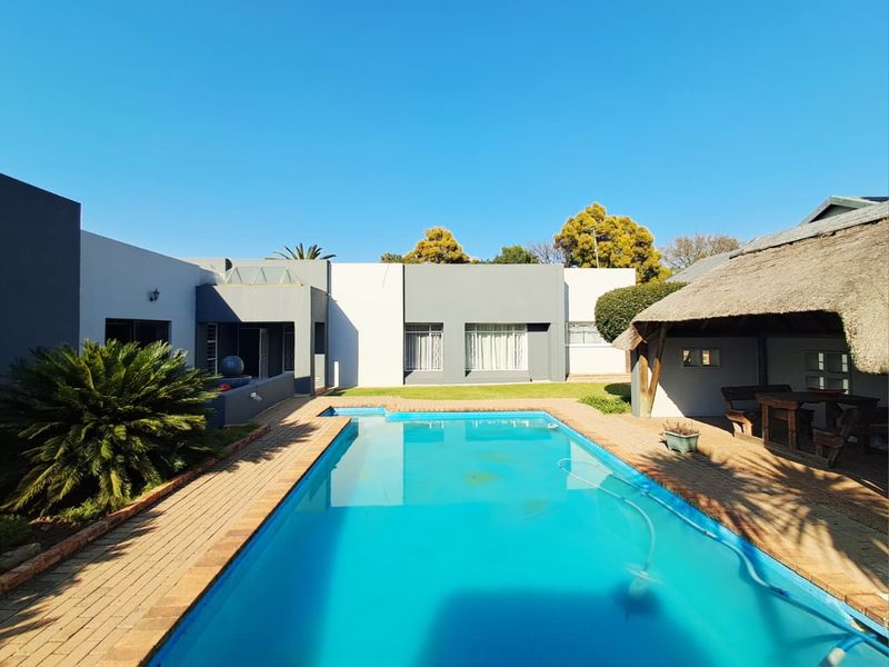 6 Bedroom House for Sale in Brackenhurst - Photo 1