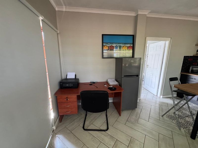 Furnished or Unfurnished 1-Bedroom Apartment – Available August! - Photo 2