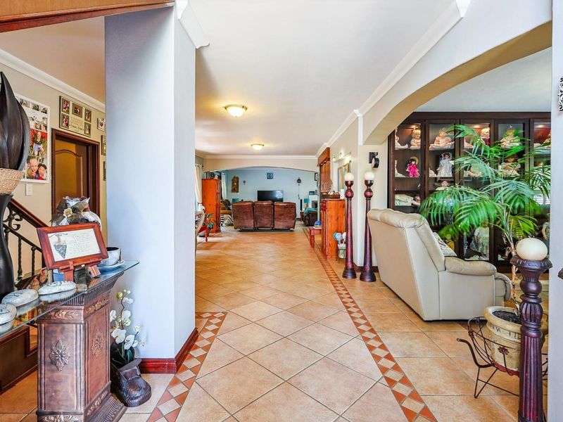 Sophisticated Family Residence Offering Style, Space and Comfort - Woodhill Golf Estate - Photo 7