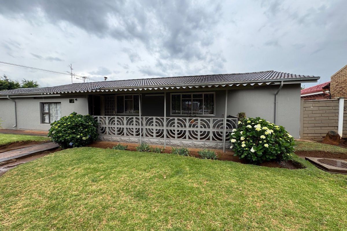 "Ideal Family Haven Near Schools & Shops - Don't Miss Out!" - Photo 2