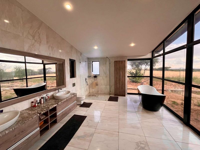 🏡 Modern 5-Bedroom Family Home with Pool in Aus View - Photo 5