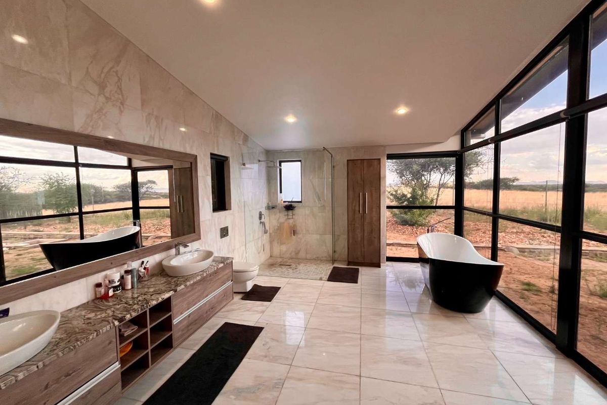 🏡 Modern 5-Bedroom Family Home with Pool in Aus View - Photo 5