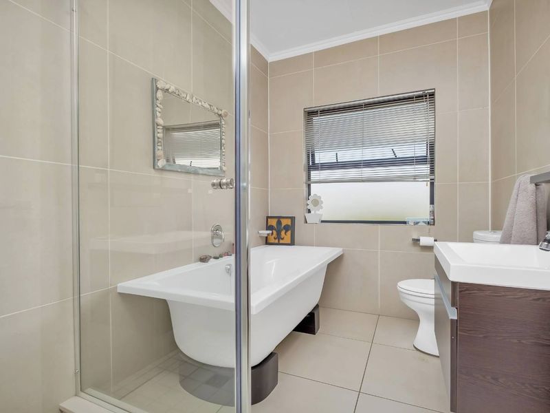 2 BEDROOM APARTMENT FOR SALE IN FOURWAYS - Photo 9
