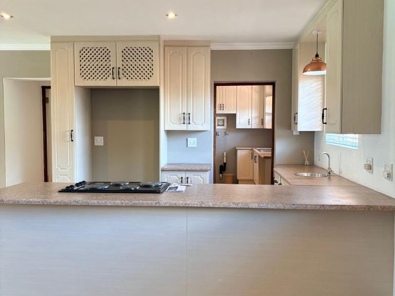 EXCLUSIVE HOME IN UPMARKET PET FRIENDLY COMPLEX - Photo 8