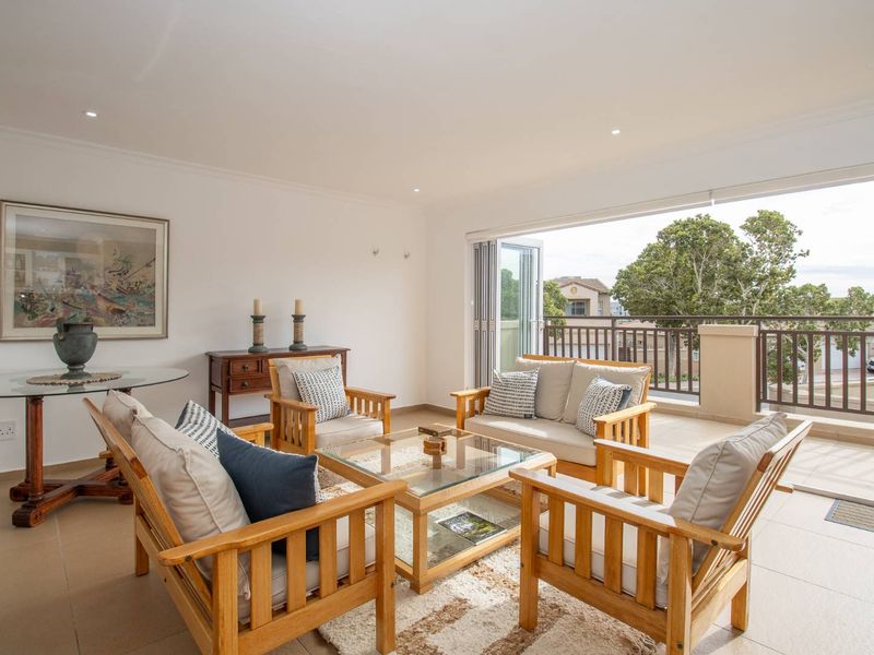 Immaculate West-Facing Townhouse in The Stableyard, Royal Ascot Estate! - Photo 2