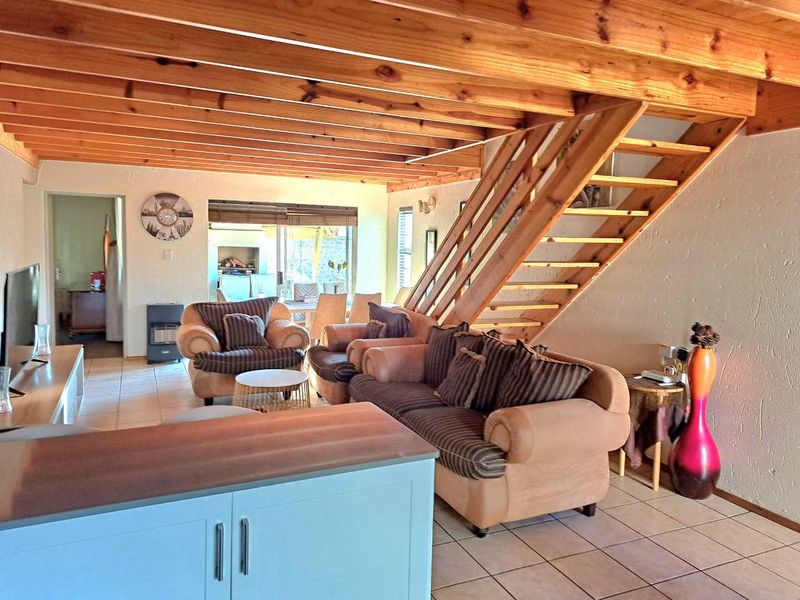 4 Bedroom Home for Sale in Ravenswood - Photo 4