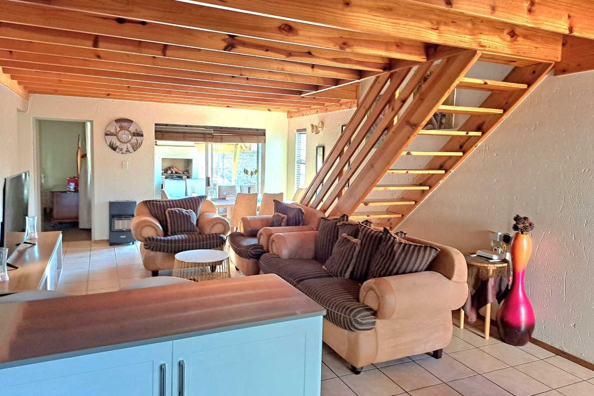 4 Bedroom Home for Sale in Ravenswood - Photo 4