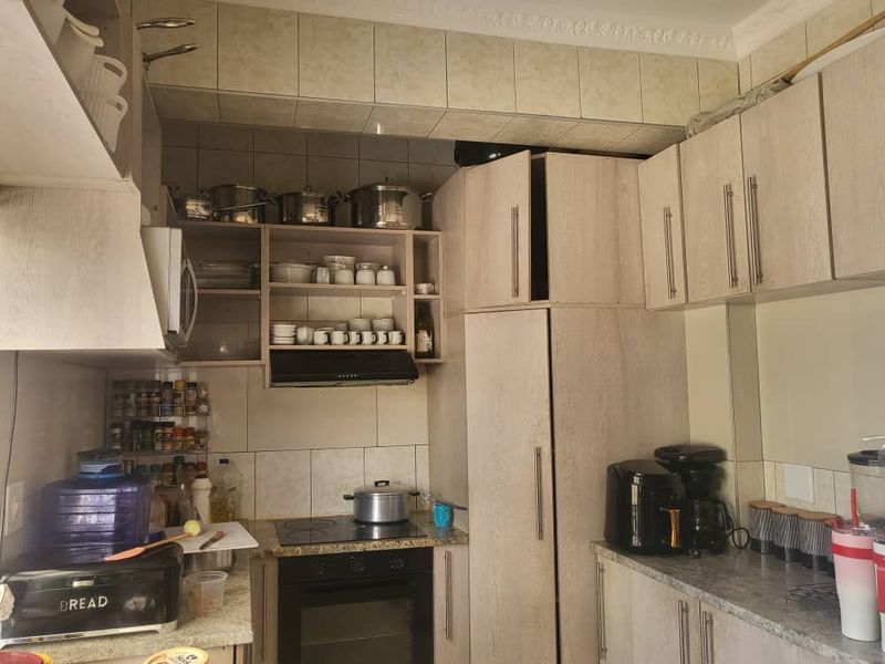 DOUBLE-STOREY HOUSE FOR RENT IN CIMBEBASIA - Photo 6