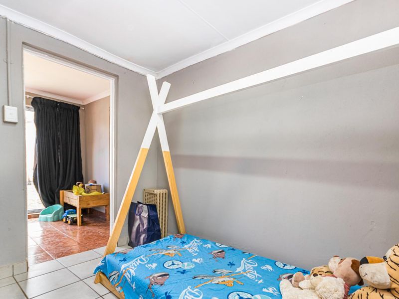 Ideal Family Home In Krugersdorp West - Photo 8