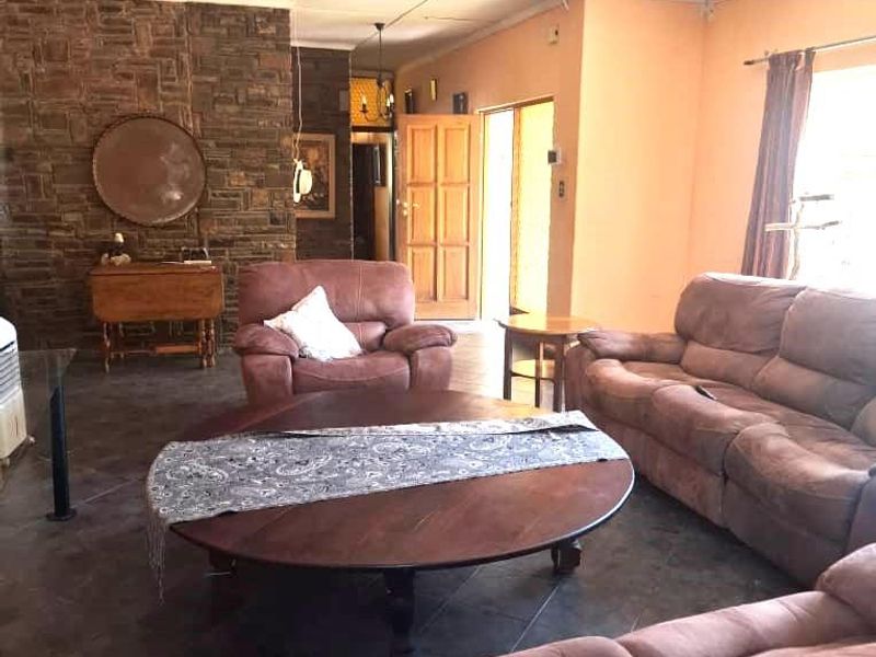 Property Perfect for an Extended Family or to be used as a Guesthouse or Air B&B - Photo 2