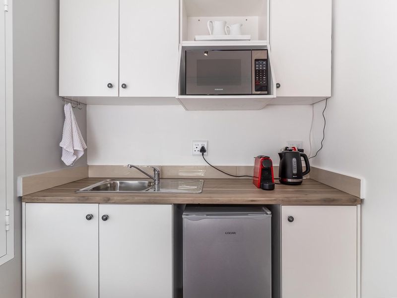 Bachelor's flat in Eden - Photo 3