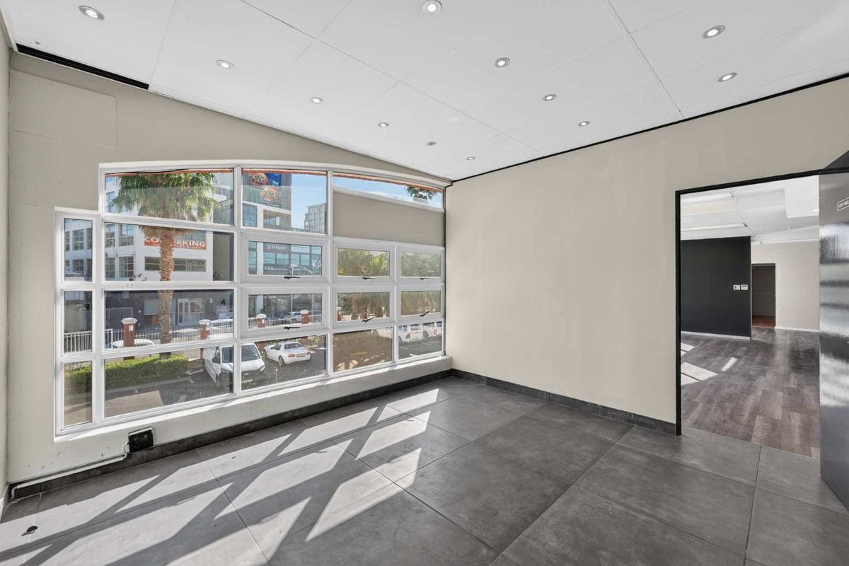 Bright 160m2 Office Space To Let in Roeland Square | Gardens | Excellent Natural Light & Exposure - Photo 4