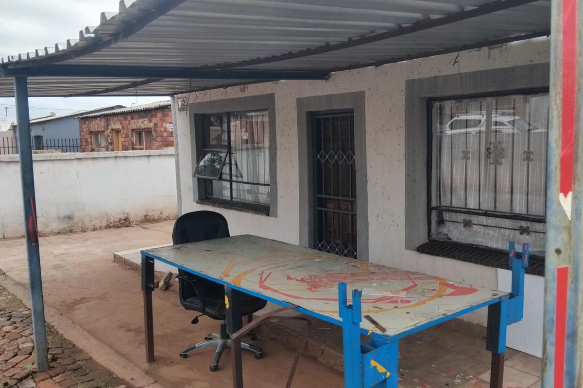 2 Bedroom House For Sale in Saulsville - Photo 2