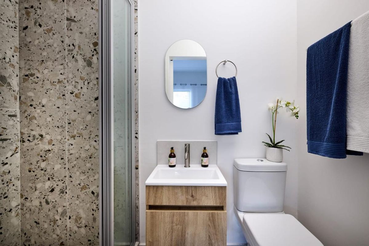 A Modern 2 bed Apartment - Photo 4