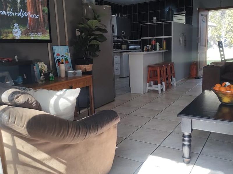 Perfectly Located Family Home - Photo 7