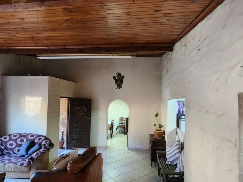 The Renovators Dream. Home with flatlet. - Photo 4